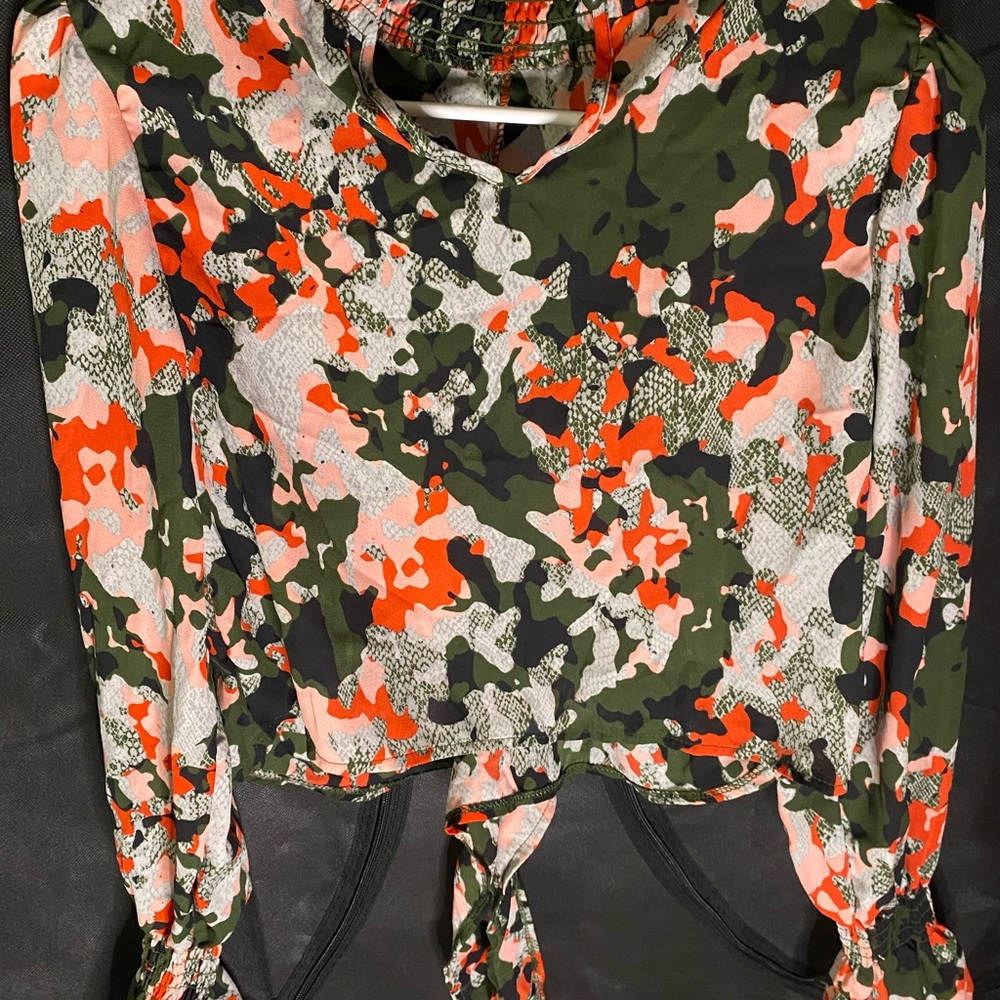 Camouflage Patterned Top - Picture 4 of 10